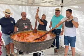 Lomo Magullo celebra el Día del Vecino en plena ola de calor/Francisco Javier Santana.